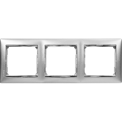 VALENA Рамка 3 поста горизонтальная алюминий/серебро